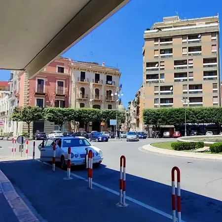 Binario1 فندق مبيت وإفطار 4*